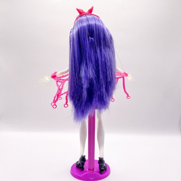 Monster High Spectra Vondergeist as Polterghoul – Near Complete w/ Stand - Picture 5 of 6